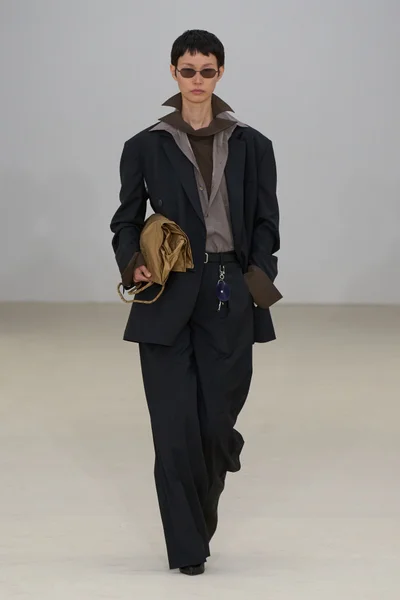 Look 24